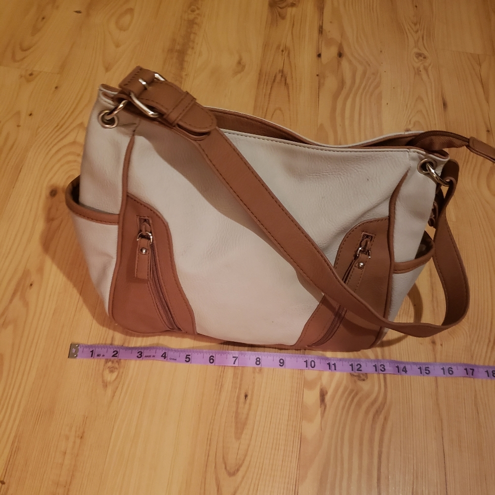 Women's Alfred dunner Medium beige bag